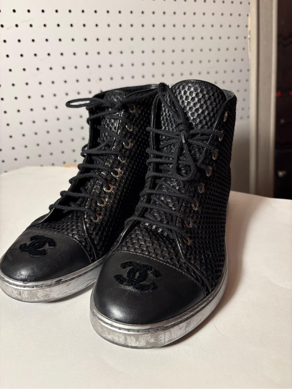 CHANEL Black Lace-Up High-Top Women's sneakers
